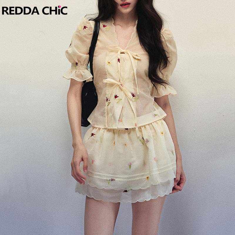 REDDACHiC Floral-embroidered C - Puff Sleeve Blouse 评论和价格
