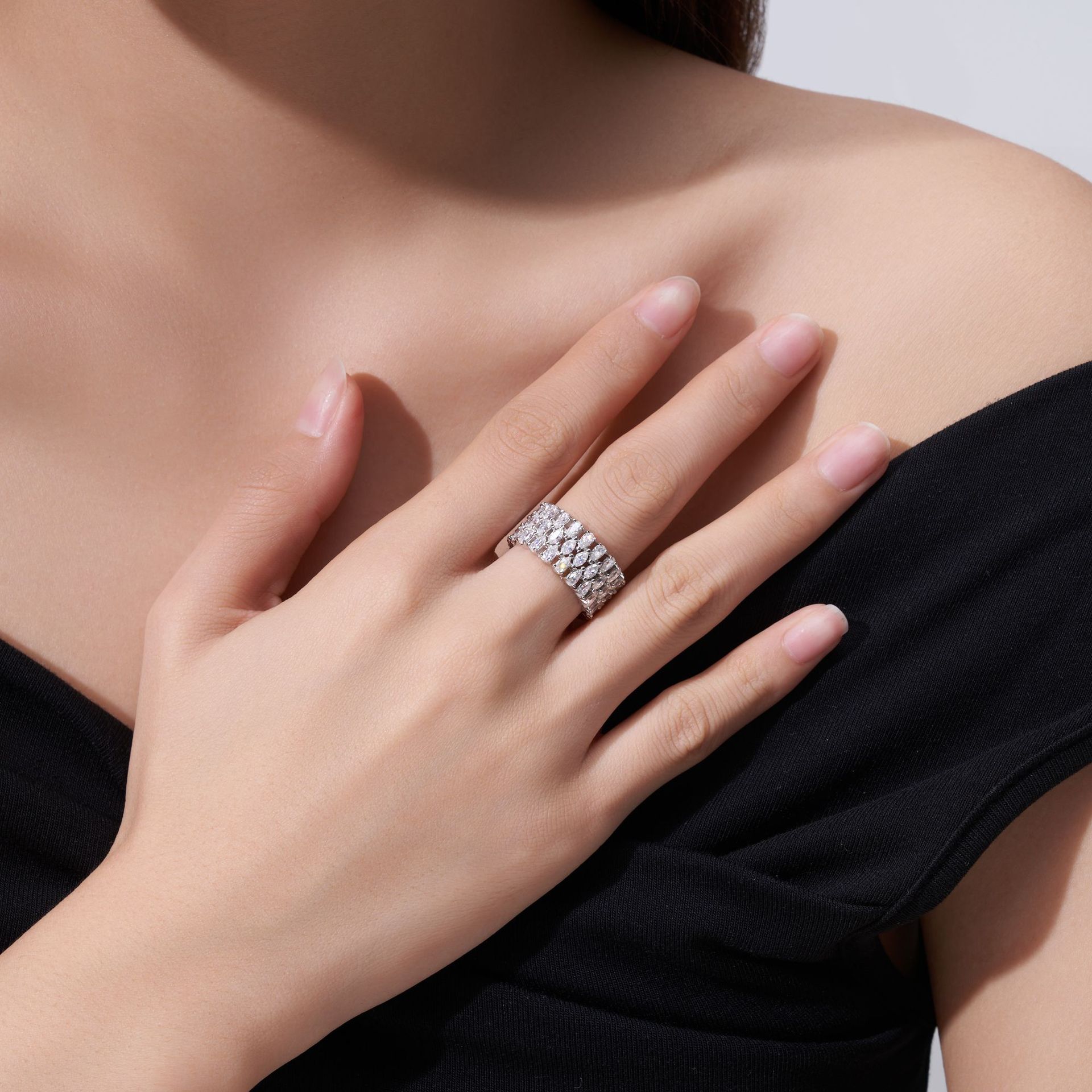 Handmade Full‑Stone Moissanite - Women'S Day Fashion Show 评论和价格